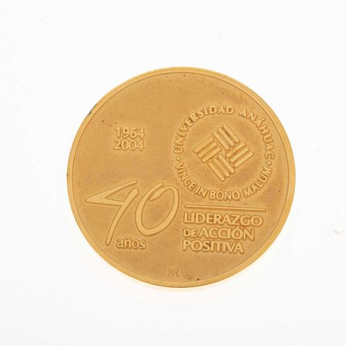 Medalla metal base dorado (Liderazgo de acción positiva, Universidad Anáhuac). Peso: 35.9 g.