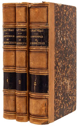 Chauveau, Adolphe. Principes de Compétence et de Juridiction Administratives. Paris, 1841 - 1844. Tomos I - III. Piezas: 3.