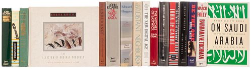 Libros de la Editorial Alfred A. Knopf.  Varios formatos. Algunos títulos: Rabbit at Rest; The Tailor of Panama; Interview. Piezas: 60.