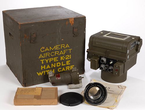 U.S. ARMY AIRCRAFT CAMERA MODEL K-21 IN CASE WITH LENS