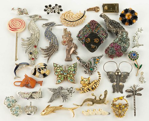 VINTAGE / CONTEMPORARY ANIMAL AND OTHER FIGURAL COSTUME JEWELRY, LOT OF 35