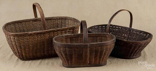 Three split oak baskets, late 19th c., with solid wood bottoms.