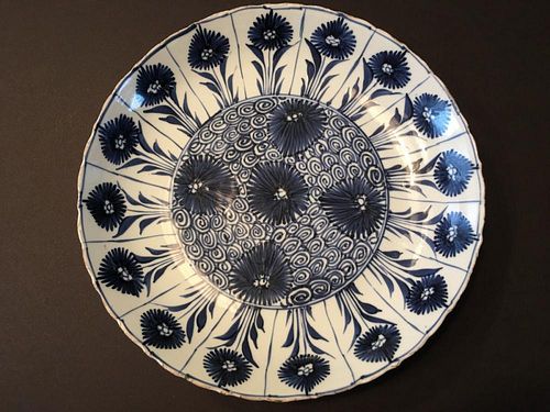 ANTIQUE ChineseBlue and White Aster Charger Plate, 10 1/2" dia., Ca 1690, Kangxi period