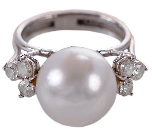 18kt. Pearl & Diamond Ring