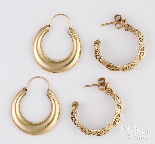 Two pair of 14K yellow gold hoop earrings