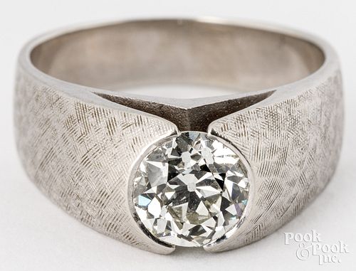 14K white gold ring with diamond