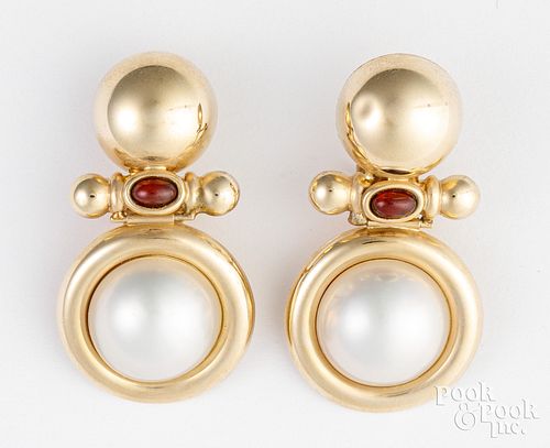 14K yellow gold earrings with garnet, button pearl