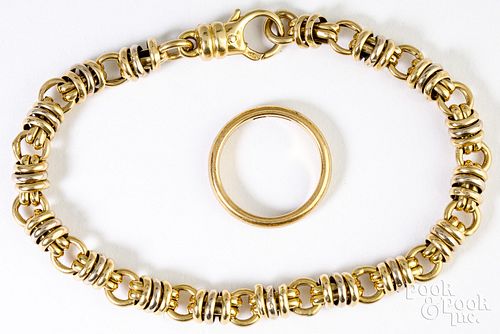 18K yellow gold bracelet, 18K yellow gold ring