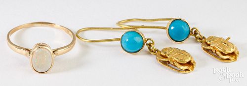 18K yellow gold ring with opal, 18K earrings