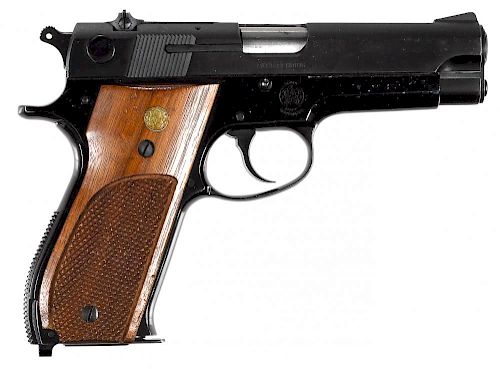 Smith & Wesson model 39-2 semi-automatic pistol, 9 mm, having walnut grips with extra magazine, 4''
