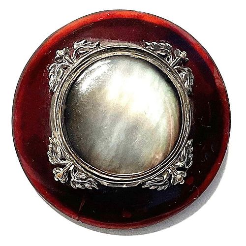 A division one pearl and horn button