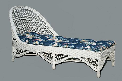 ANTIQUE WICKER CHAISE/DAYBED