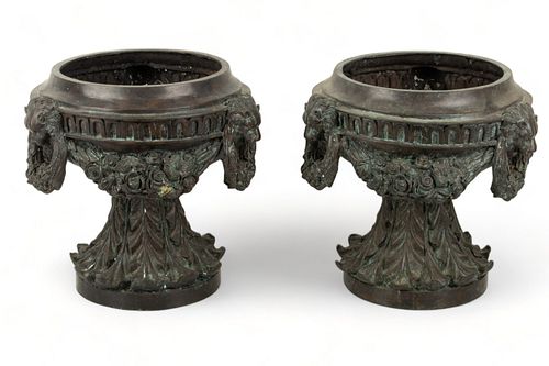Maitland-Smith (British) Neoclassical Style Bronze Garden Urns, H 14" Dia. 15" 1 Pair