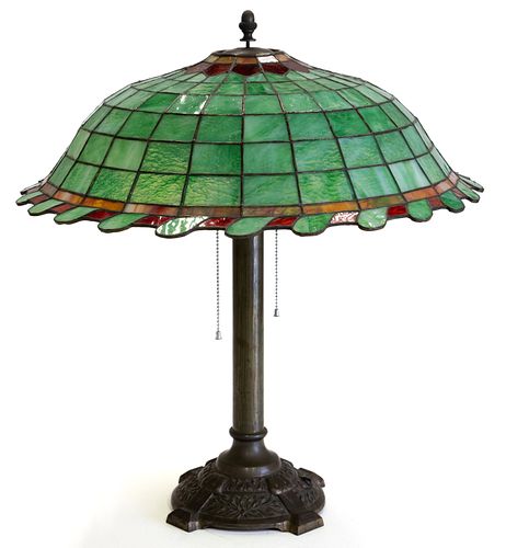 AMERICAN GEOMETRICAL LEADED GLASS ELECTRIC TABLE LAMP