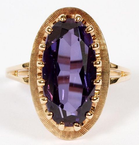 3.82CT NATURAL OVAL AMETHYST AND 10KT GOLD RING