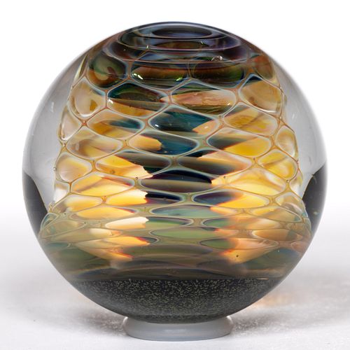 PHIL HACKMAN (AMERICAN, B. 1980) TRANSPARENT HONEYCOMB AND TWISTED CORE STUDIO ART GLASS MARBLE
