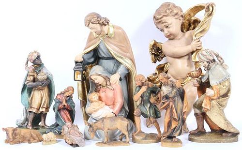 ITALIAN AND GERMAN CARVED WOOD CRECHE FIGURES