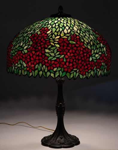 UNIQUE ART GLASS AND METAL LARGE LEADED ART GLASS ELECTRIC TABLE / BANQUET LAMP