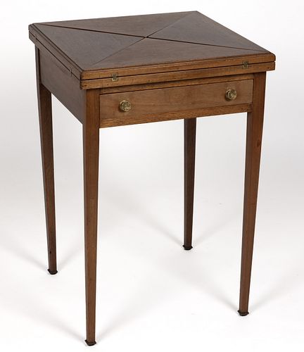 FEDERAL-STYLE MAHOGANY HANKERCHEIF GAMES TABLE