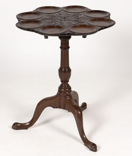 CHIPPENDALE-STYLE CARVED SHAPED TILT-TOP TABLE