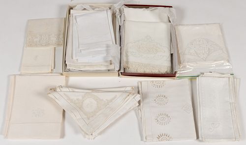 VINTAGE WHITE TABLE LINENS AND OTHER TEXTILES, UNCOUNTED LOT