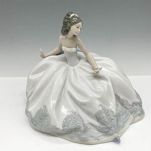 At The Ball 1005859 - Lladro Porcelain Figurine