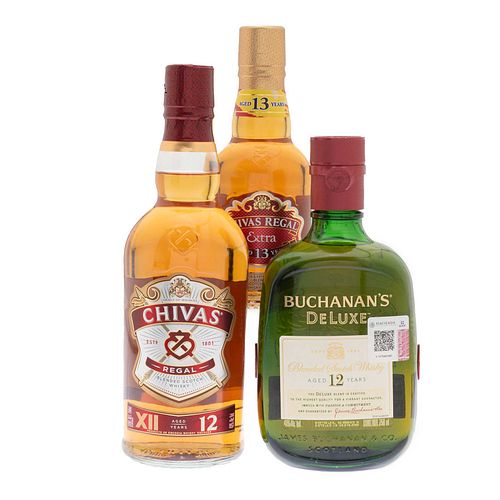 Lote de whisky. a) Buchanan's. De Luxe. Blended / Chivas Regal. 12 años y 13 años. Piezas: 3.