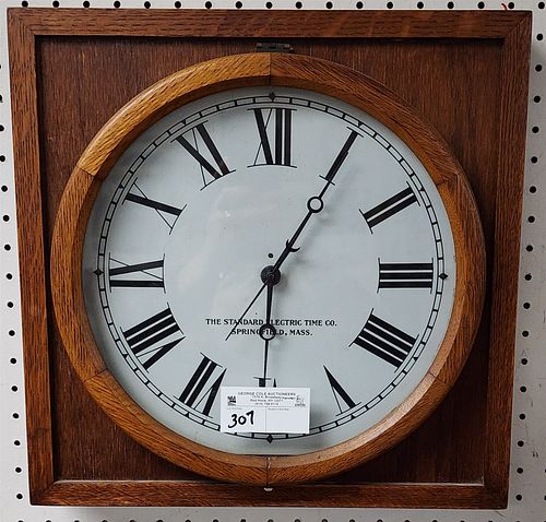Oak Case Wall Clock The Standard Elec Time Co Springfield Mass (battery) 16"Sq X 3"D