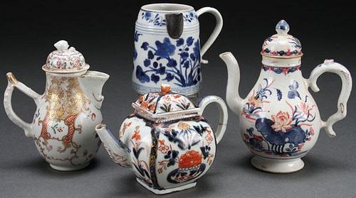 A GROUP OF FOUR CHINESE EXPORT PORCELAIN TEAPOTS