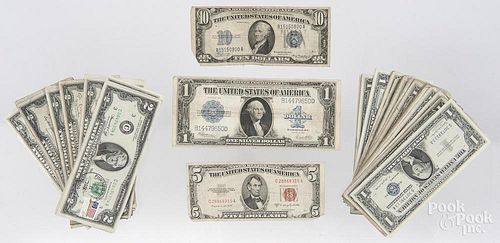 Assorted US currency, to include fifty pieces of one dollar silver certificates, twenty-seven two do