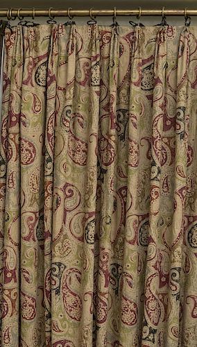 PAIR OF PRINTED LINEN CURTAIN PANEL IN THE PAISLEY PATTERN