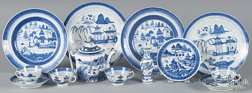 Group of Chinese export blue and white porcelain.