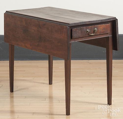 Walnut Pembroke table, early 19th c., 28 1/2" h.,
