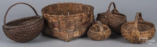 Five assorted baskets, together with two basket re