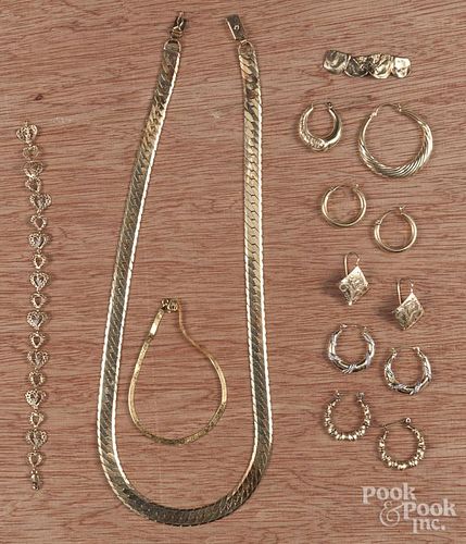Assorted gold marked jewlery, to include a chain n