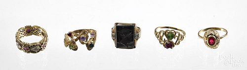 Four yellow gold rings with colored stones, to inc