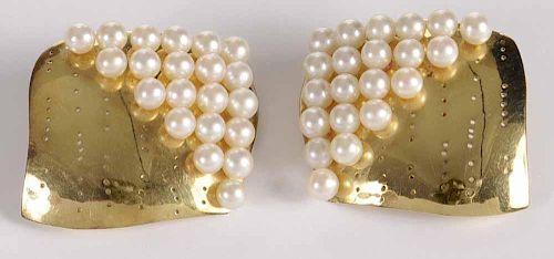 18kt. Pearl Earrings