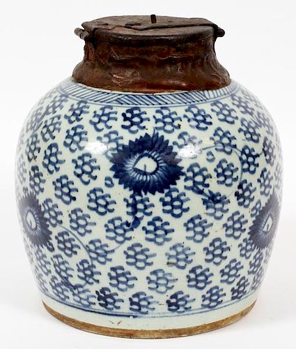 CHINESE CANTON BLUE AND WHITE URN