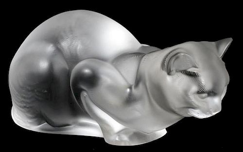 LALIQUE 'CHAT COUCHE' FROSTED GLASS CAT