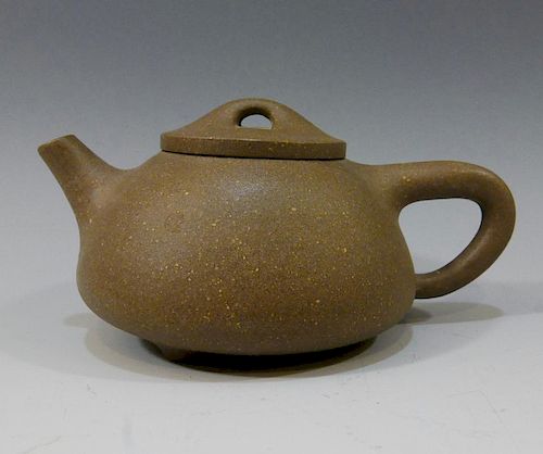 CHINESE ANTIQUE YIXING TEAPOT - MARKED