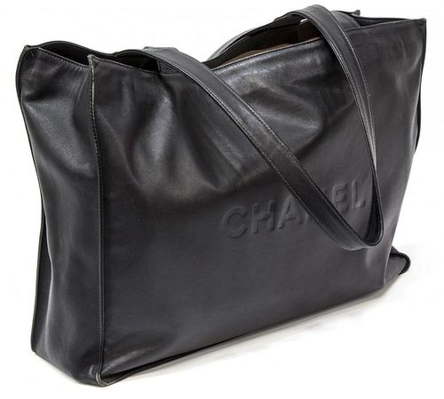 LARGE CHANEL SMOOTH BLACK LEATHER TOTE BAG