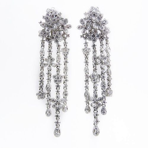 Approx. 6.0 Carat Round Brilliant Cut Diamond and 18 Karat white Gold Chandelier earrings.