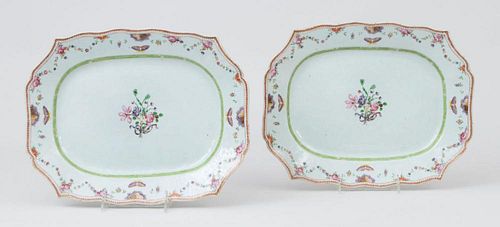 PAIR OF RECTANGULAR CHINESE EXPORT PLATTERS WITH SHAPED RIMS