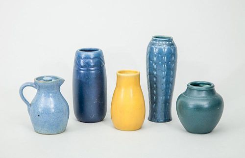 THREE ROOKWOOD BLUE GLAZED POTTERY VASES, A YELLOW GLAZED VASE, AND AN UNMARKED PITCHER WITH LID