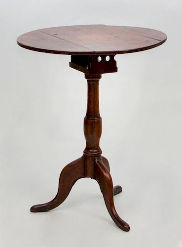 CHIPPENDALE FIGURED MAPLE TRIPOD TABLE, NEW ENGLAND