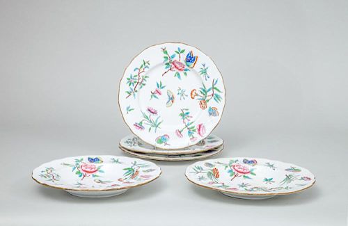 SET OF THREE CHAMBERLAIN'S WORCESTER DINNER PLATES AND TWO MATCHING SOUP PLATES