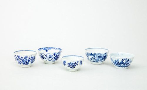 FOUR CRESCENT-MARK WORCESTER PORCELAIN BLUE AND WHITE CUPS
