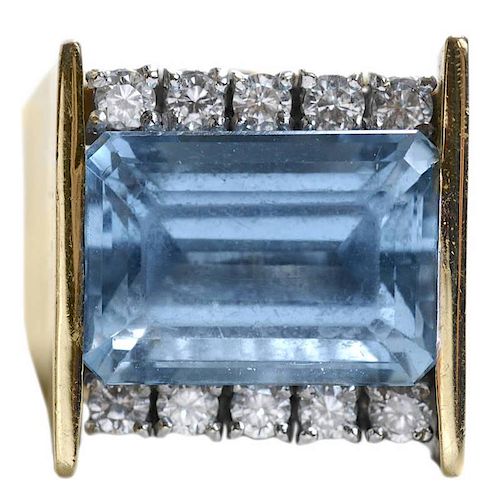 18 Kt. Gold and Topaz Fashion Ring