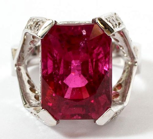 RUBELLITE AND 18KT WHITE GOLD RING