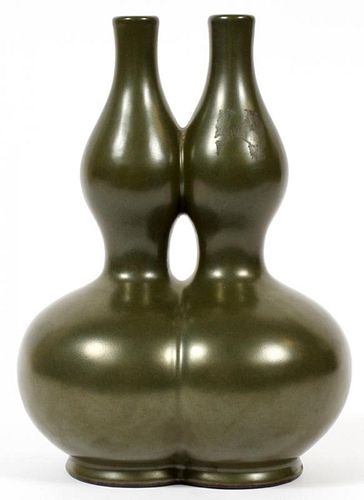 CHINESE DOUBLE GOURD FORM PORCELAIN VASE